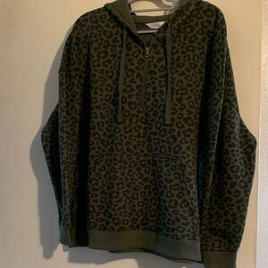 Women’s xl (16/18) Time and Tru Olive Leopard Print Hoodie